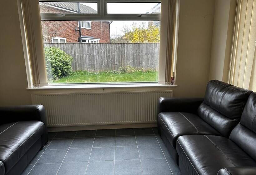 Резиденция Riverside Retreat   Luxurious 4 Bedroom House