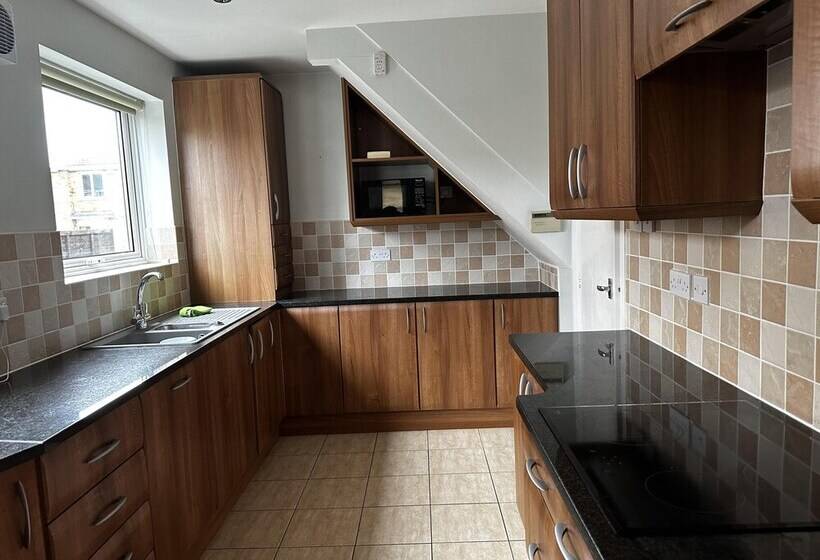 Резиденция Riverside Retreat   Luxurious 4 Bedroom House