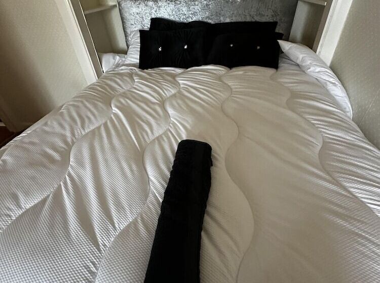 Резиденция Riverside Retreat   Luxurious 4 Bedroom House