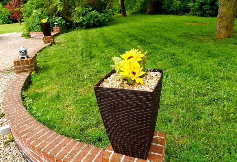 דירת נופש Deluxe 2 Bed Versace Hottub Skytv