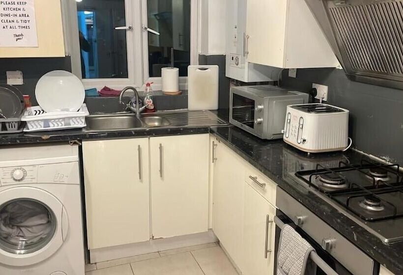 레지던스 Rahal Outram