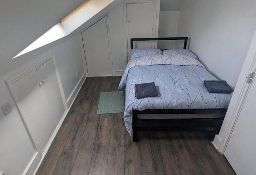 레지던스 Rahal Outram