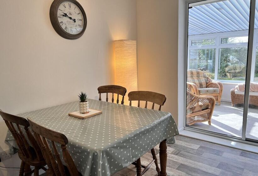 דירת נופש Blue Sky  2 Bedroom Enclosed Garden Parking, Wifi