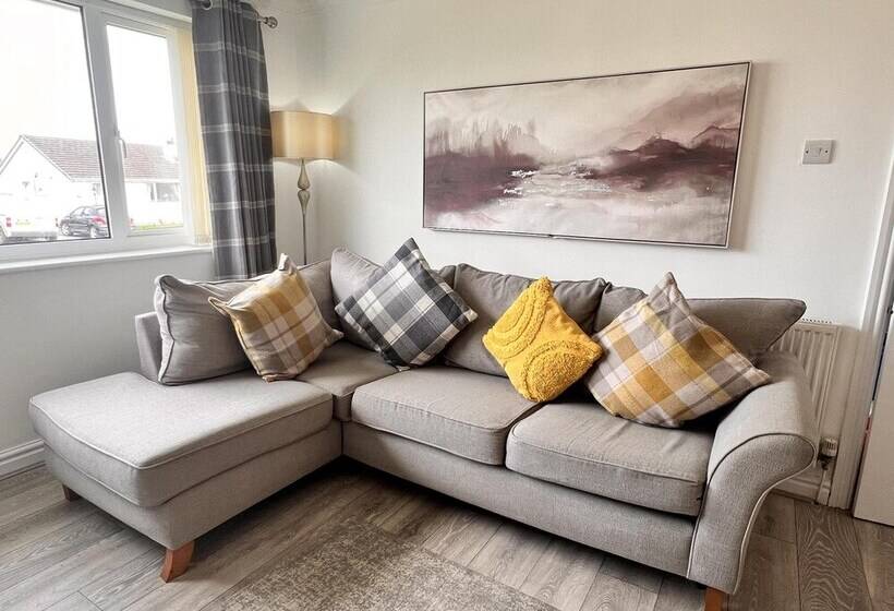 דירת נופש Blue Sky  2 Bedroom Enclosed Garden Parking, Wifi