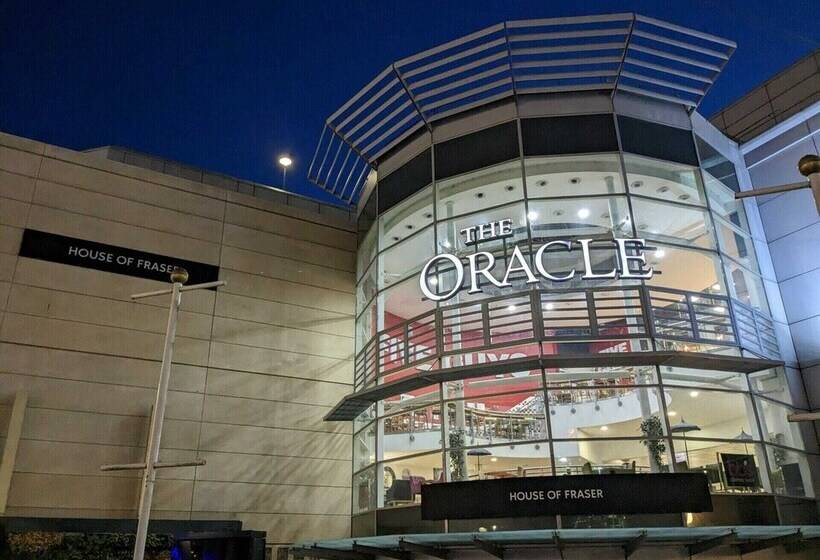 레지던스 Stunning 3 Bed House In The Heartreading