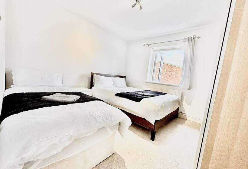 레지던스 Stunning 3 Bed House In The Heartreading