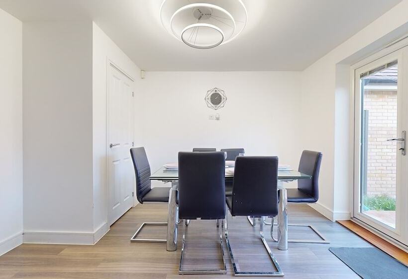 レジデンス Tms Lovely 5 Bed House In Stanford Le Hope