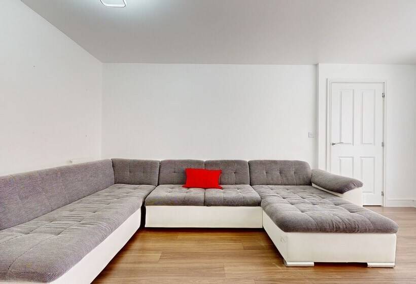 דירת נופש Tms Lovely 5 Bed House In Stanford Le Hope