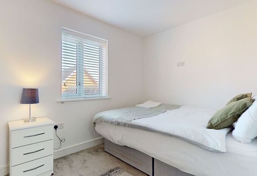 דירת נופש Tms Lovely 5 Bed House In Stanford Le Hope