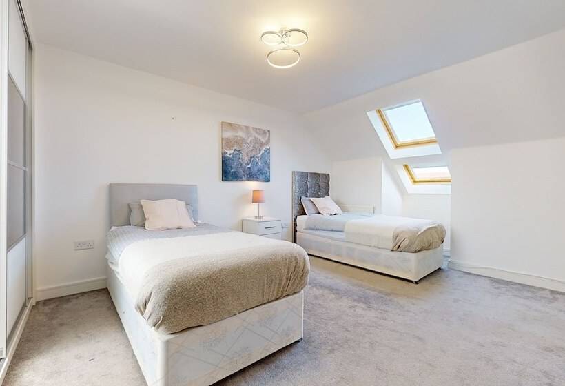 דירת נופש Tms Lovely 5 Bed House In Stanford Le Hope