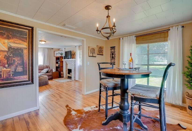 Rusk Retreat W/ Fire Pit, Grill & Countryside View