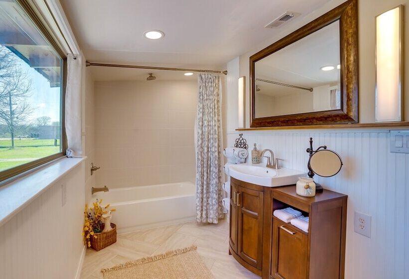 Rusk Retreat W/ Fire Pit, Grill & Countryside View