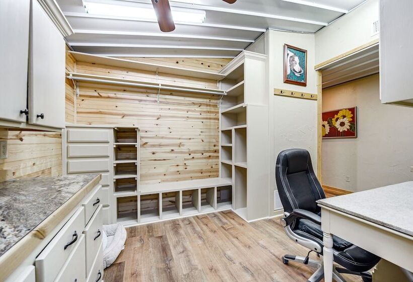 Rustic Coleman Retreat On 300 Acres W/ Hot Tub!