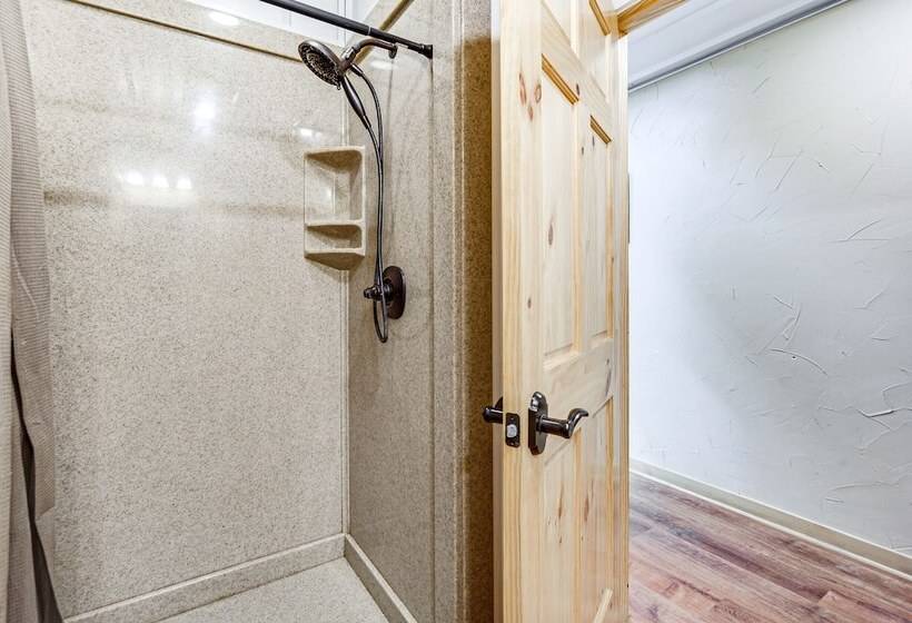 Rustic Coleman Retreat On 300 Acres W/ Hot Tub!