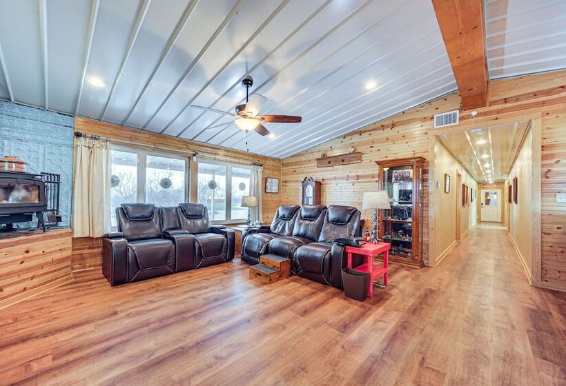 Rustic Coleman Retreat On 300 Acres W/ Hot Tub!