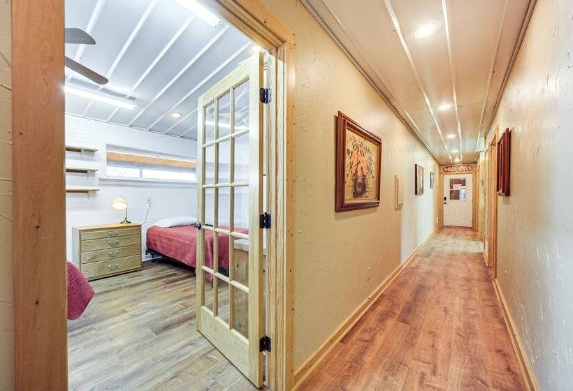 Rustic Coleman Retreat On 300 Acres W/ Hot Tub!