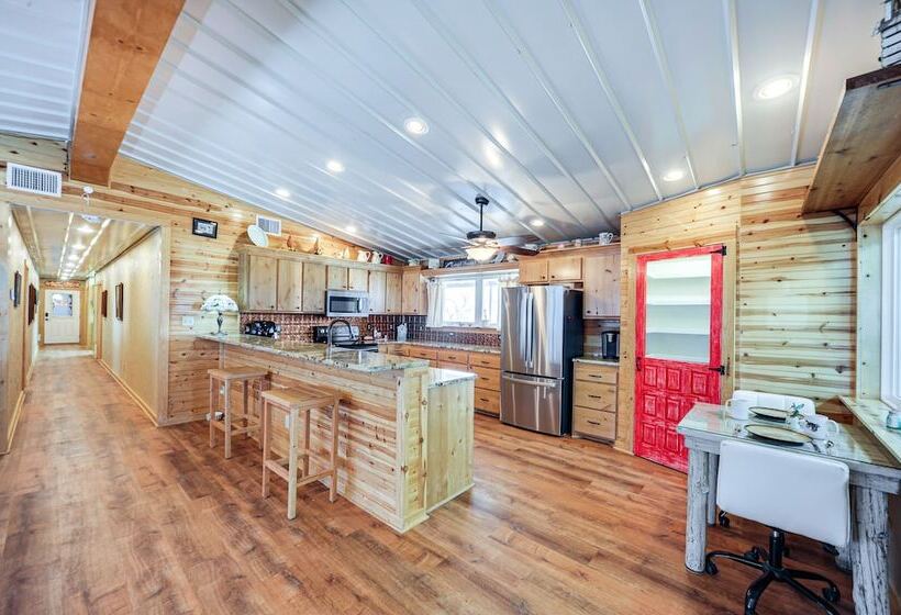 Rustic Coleman Retreat On 300 Acres W/ Hot Tub!