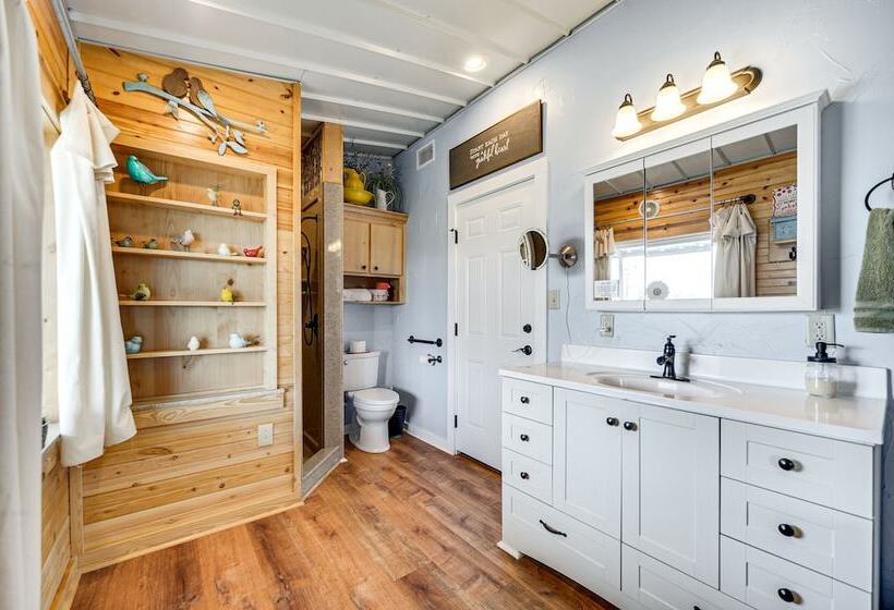 Rustic Coleman Retreat On 300 Acres W/ Hot Tub!