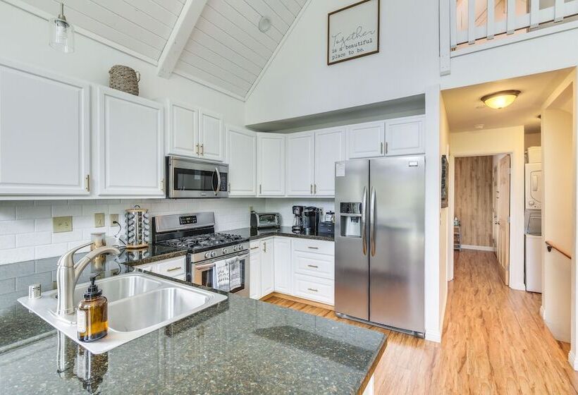 Serene Big Bear Retreat W/ Hot Tub + Game Room!