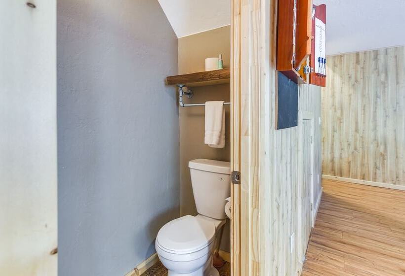 Serene Big Bear Retreat W/ Hot Tub + Game Room!