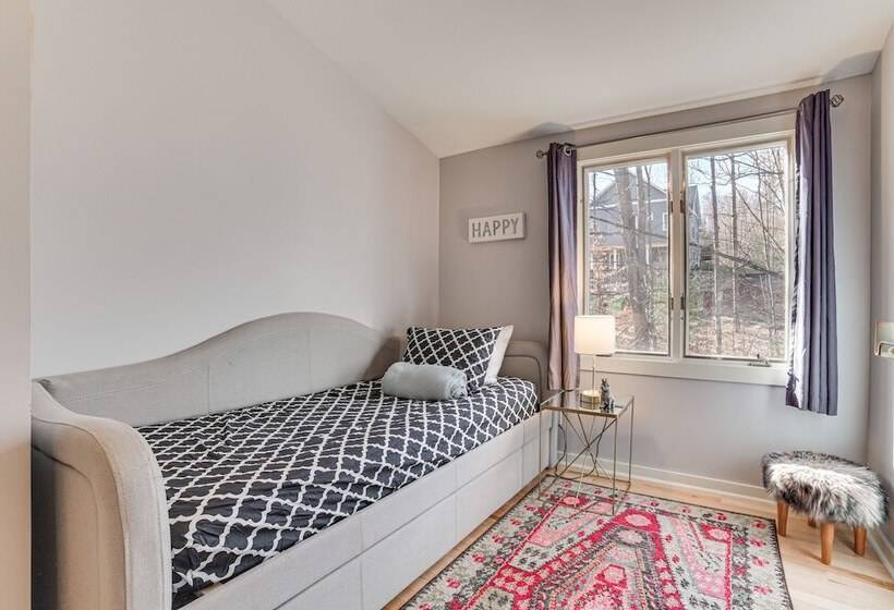 Serene Suttons Bay Home W/ Fire Pit & Wooded Yard