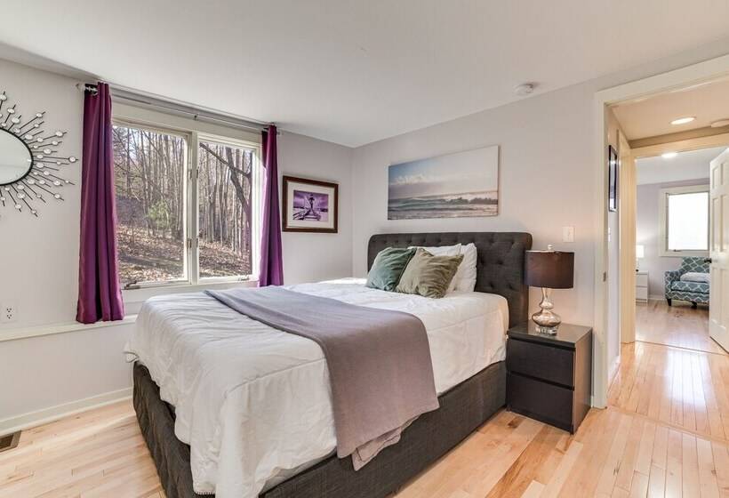 Serene Suttons Bay Home W/ Fire Pit & Wooded Yard