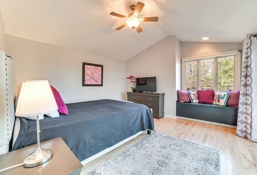 Serene Suttons Bay Home W/ Fire Pit & Wooded Yard