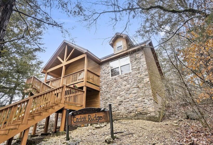 Simons Treetop Cabin 2 Bdr In Popular Resort!