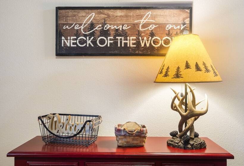 Simons Treetop Cabin 2 Bdr In Popular Resort!