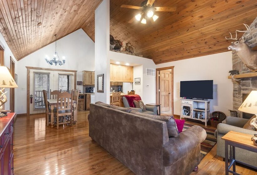 Simons Treetop Cabin 2 Bdr In Popular Resort!