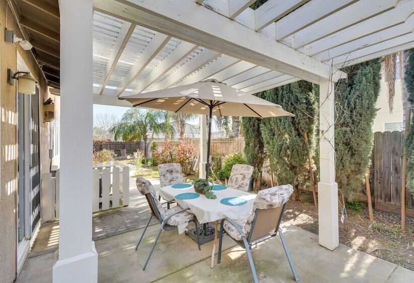 Spacious Merced Home ~ 4 Mi To Downtown!