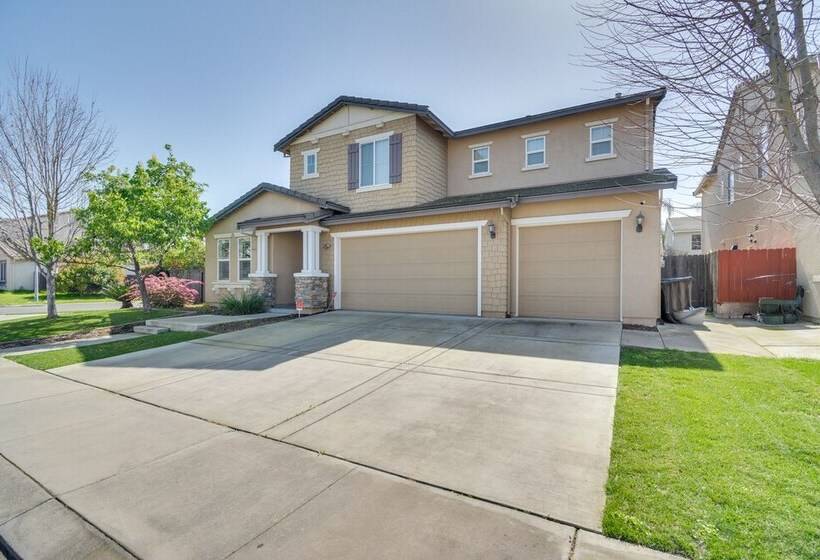 Spacious Merced Home ~ 4 Mi To Downtown!