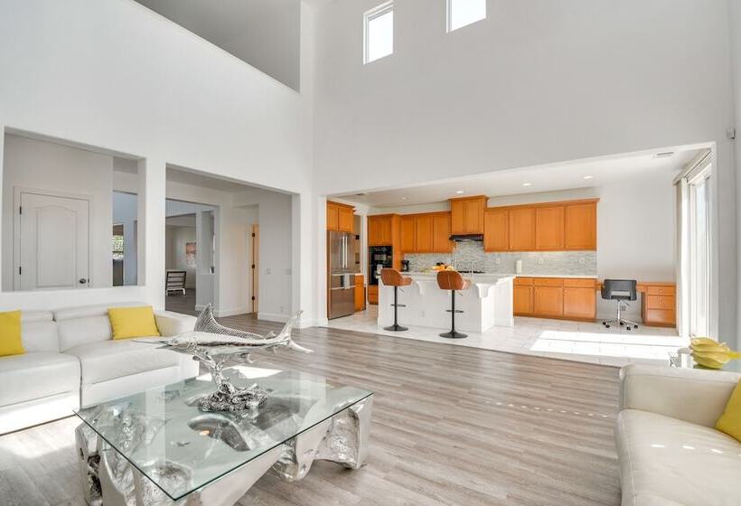 Spacious Merced Home ~ 4 Mi To Downtown!