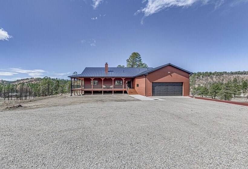 Spacious Ruidoso Home: Hike, Golf, Ski & More!