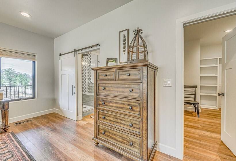 Spacious Ruidoso Home: Hike, Golf, Ski & More!