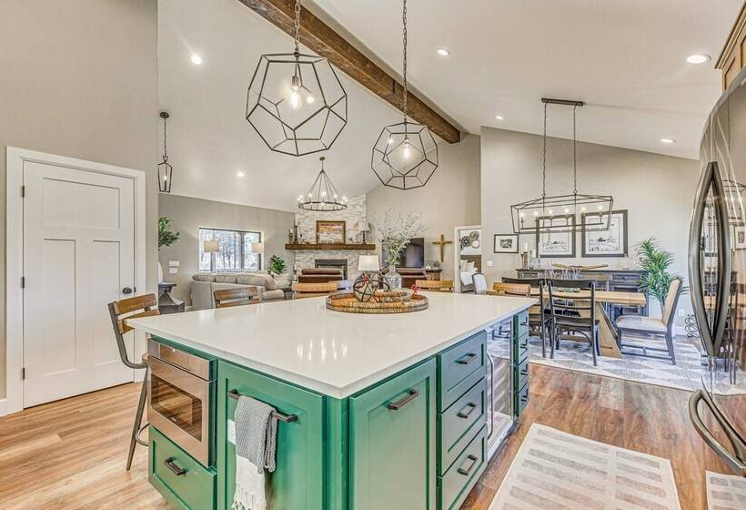 Spacious Ruidoso Home: Hike, Golf, Ski & More!