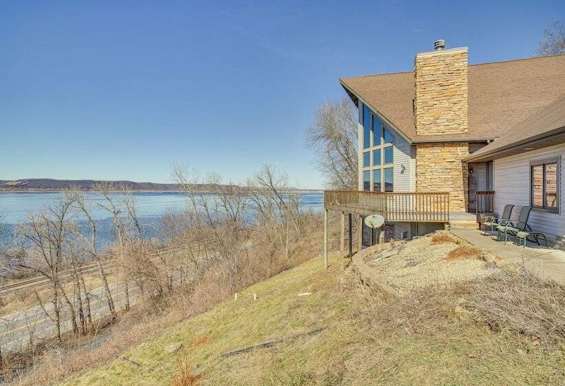 Spacious Stoddard Retreat On Mississippi River!