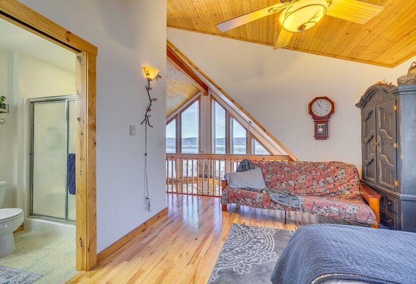 Spacious Stoddard Retreat On Mississippi River!