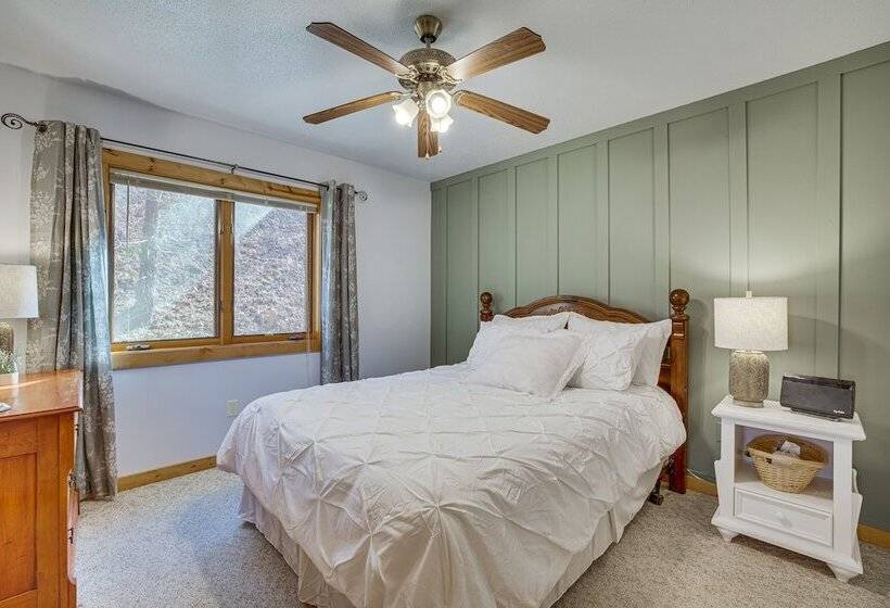 Spacious Stoddard Retreat On Mississippi River!