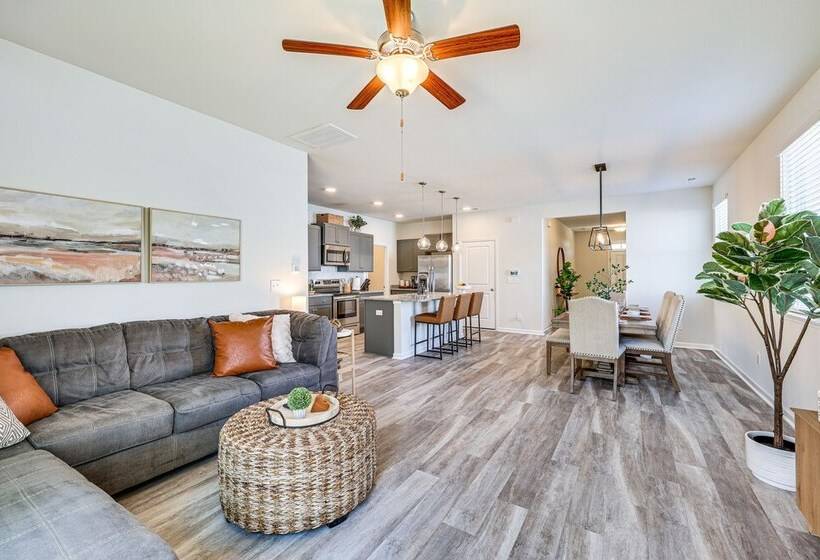Spacious Wilmington Family Home ~ 9 Mi To Beach!