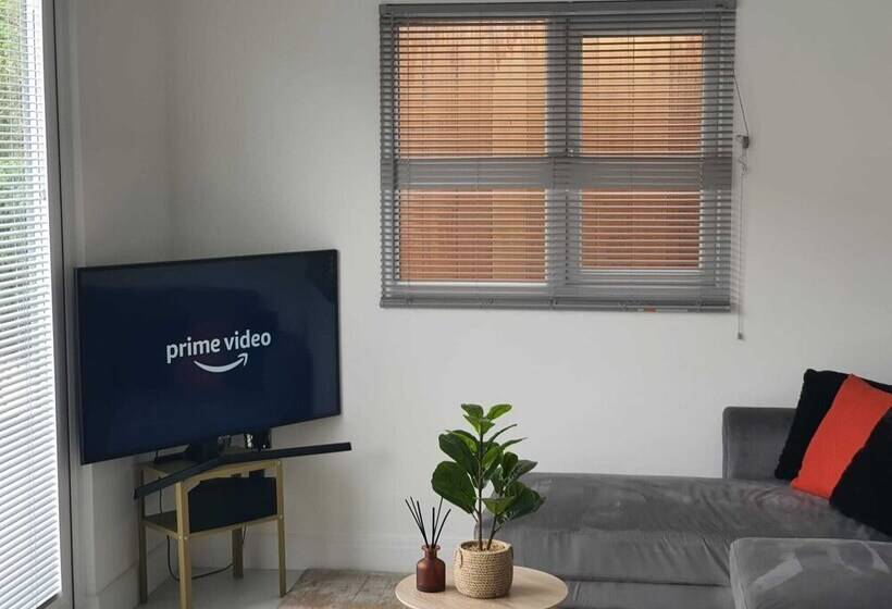 Stunning 1 King Bed Cabin In Grays