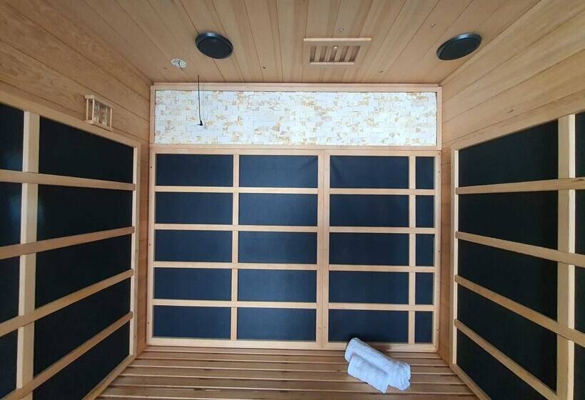 Stunning 1 King Bed Cabin In Grays