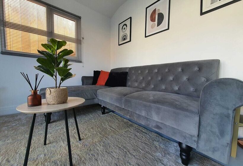 Stunning 1 King Bed Cabin In Grays