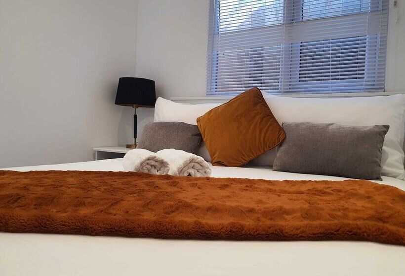 Stunning 1 King Bed Cabin In Grays