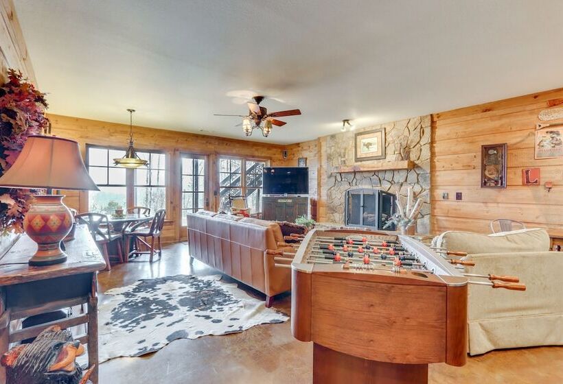 Stunning Blue Ridge Home W/ Hot Tub & Views!