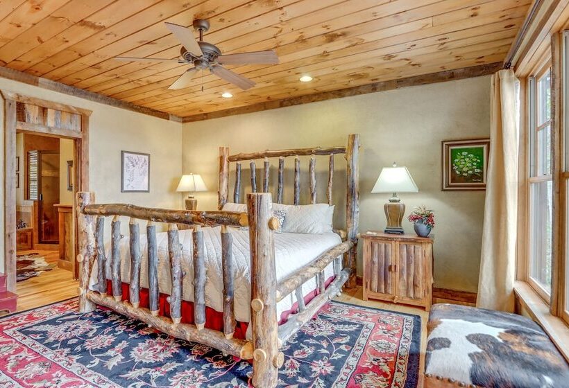 Stunning Blue Ridge Home W/ Hot Tub & Views!