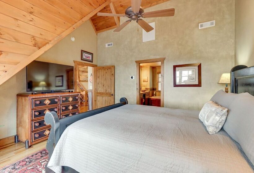 Stunning Blue Ridge Home W/ Hot Tub & Views!