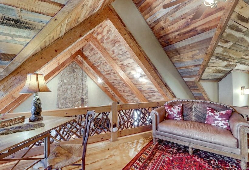 Stunning Blue Ridge Home W/ Hot Tub & Views!