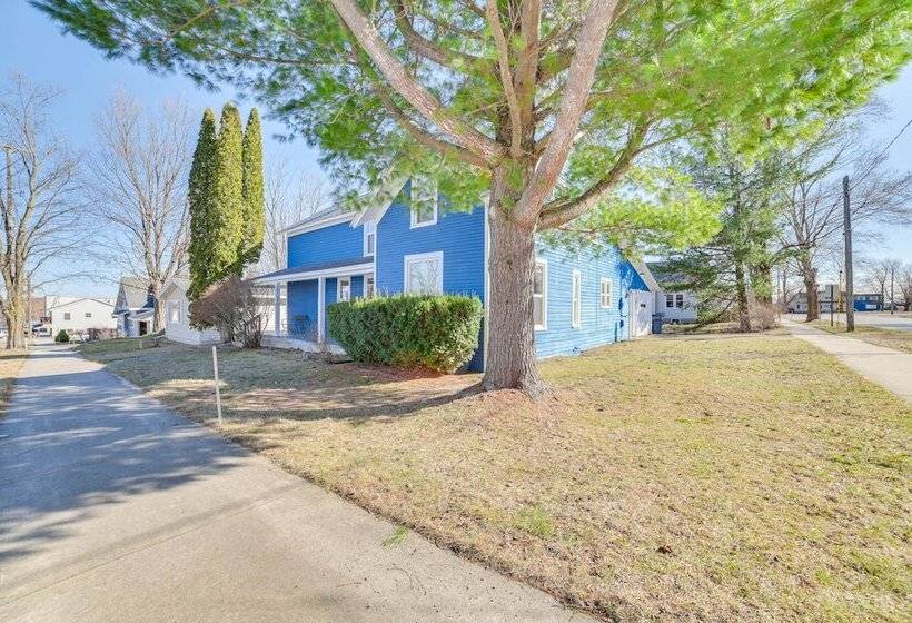 Suttons Bay Home W/ Fire Pit & Water Views!