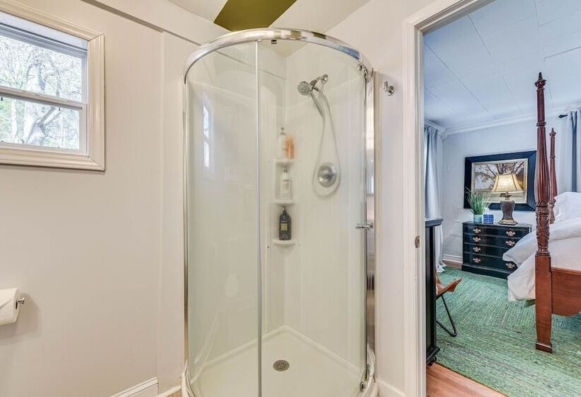 The Farmhouse  In Fort Lawn W/ Fire Pit & Deck!